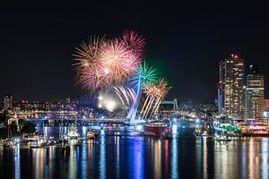 Feu d'artifice Journées mondiales Port 2017 à Rotterdam sur MS Fotografie | Marc van der Stelt