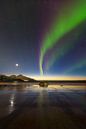 Aurora bei Sonnenuntergang an einem Strand in Norwegen von Marco Verstraaten Miniaturansicht