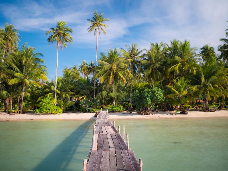 Beach of tropical paradise Ko Kut by Teun Janssen