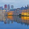 Binnenhof en skyline Den Haag van Remco Swiers