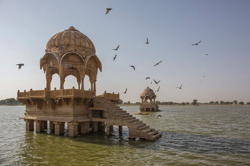 Gadi Sagar Tempel von Rajasthan, Indien von Tjeerd Kruse