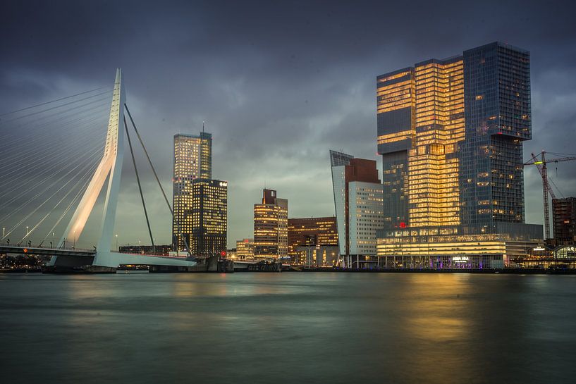 Skyline Rotterdam Erasmusbrücke Willemskade von Manon Ruitenberg