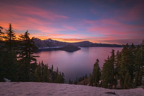 Moody sunset at  Crater Lake, Oregon by Jonathan Vandevoorde