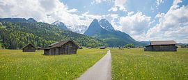 Wander- und Radweg von Garmisch nach Grainau, Oberbayern. von SusaZoom