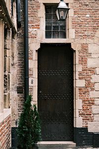 Oude deur in historisch centrum  | Antwerpen, België | Straatfotografie