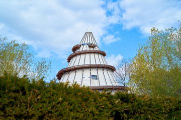 Millenniumtoren uit 1999 in het Elbauenpark aan de oever van de Elbe in Maagdenburg van Heiko Kueverling