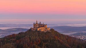 Burg Hohenzollern bei Sonnenaufgang, Baden-Württemberg, Deutschland