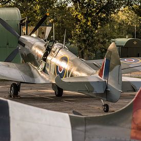 Spitfire in de zon van Floris Oosterveld