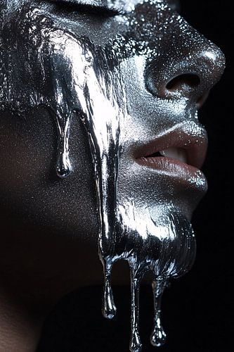 Gesmolten zilver op gezicht