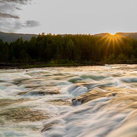 Le soleil bas dans le nord de la Norvège sur Sungi Verhaar