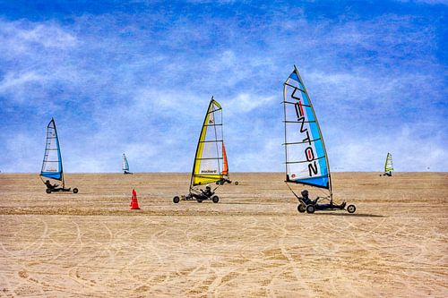 Surfen op het strand in Denemarken