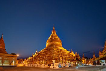 NACHTOPNAME VAN DE GOUDEN SHWEZIGON PAGODE IN BAGAN