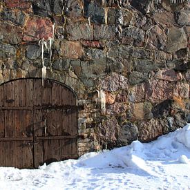 Door with rocks by Hélena Schra