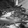 Chute d'eau de Hengifoss en noir et blanc sur Henk Meijer Photography