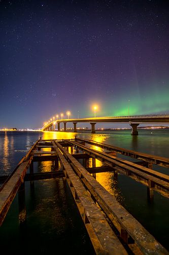 Noorderlicht over Giske brug, Valderøya, Ålesund, Noorwegen