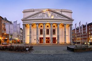 Theater Aken op het blauwe uur - architectuurpanorama met fisheye-effect