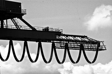 Cables on a container gantry crane by Norbert Sülzner