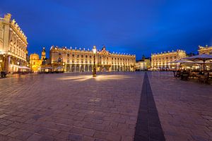 Der unglaublich schöne und beeindruckende Platz in Nancy bei Nacht