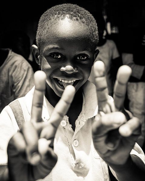 Portrait - Zambia 2019 - Cheerful boy by Matthijs van Os Fotografie