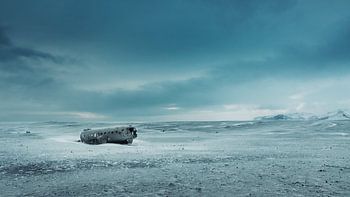 Vliegtuig wrak in de sneeuw