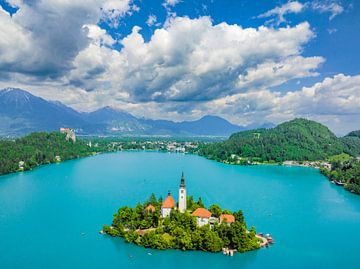 Le lac de Bled et l'île de Bled en Slovénie au printemps sur Sjoerd van der Wal Photographie