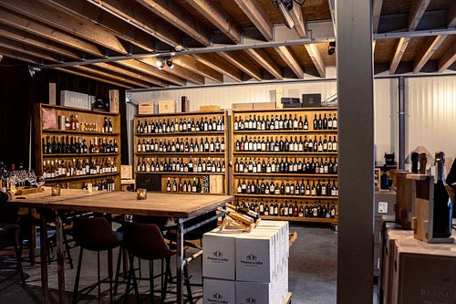 Fesselndes Foto einer Weinhandlung - eine perfekte Ergänzung zu Ihrer Wohnungseinrichtung