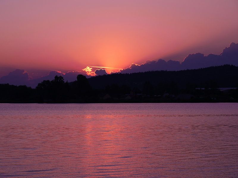 Sunset with pink glow by Judith van Wijk