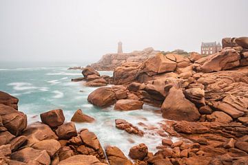 Atlantikküste in der Bretagne bei Ploumanach, Frankreich von Rico Ködder