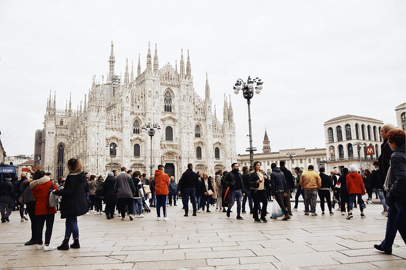 Milan by Hello Pompoyo