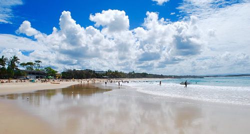 Noosa Heads - Spiegelnde Wolken am Strand, Queensland