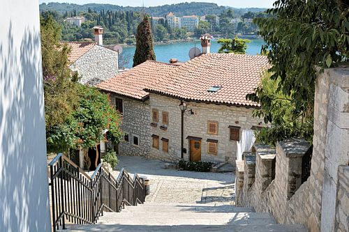Woonhuizen in de romantische oude stad Rovinj aan de kust van de Adriatische Zee in Kroatië