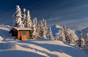 Romantische Hütte vor der Kulisse des Grießenkarecks