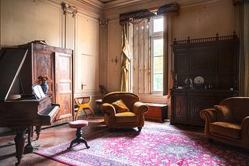 Verlaten Piano in Kasteel. van Roman Robroek - Foto's van Verlaten Gebouwen