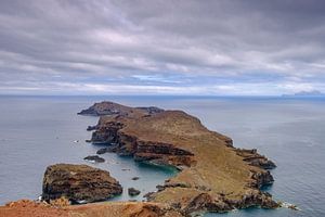 Vue sur Ilheu da Cevada depuis la Ponta do Furado sur la péninsule de Ponta de São Lourenço à Madère sur Sjoerd van der Wal Photographie