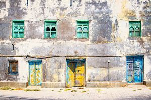 Vieilles fenêtres et portes à Oman.