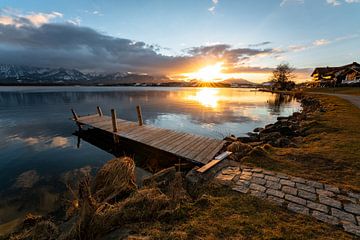 Zonsondergang aan de Hopfensee van Leo Schindzielorz