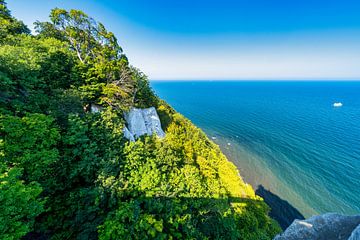 Vue de la formation rocheuse de Koenigsstuhl sur la mer Baltique sur Andreas Völkel