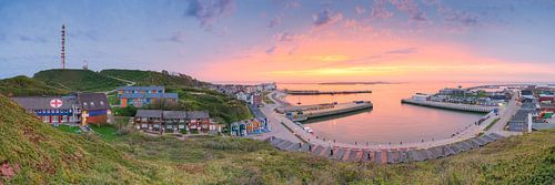 Panoramablick auf Helgoland bei Sonnenaufgang