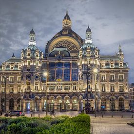Antwerp Central during blue quarter by Daan Duvillier | Dsquared Photography