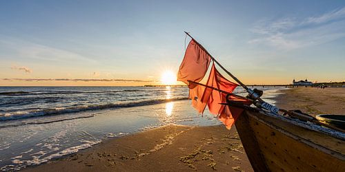 Vissersboot op het strand van Ahlbeck op Usedom