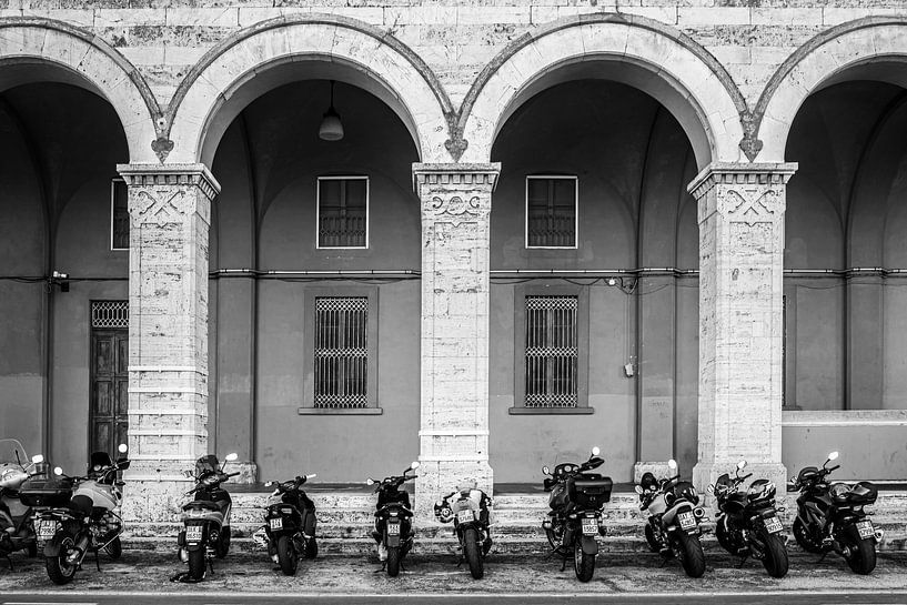 Scooters for monument in Italy black and white photo print by Manja Herrebrugh - Outdoor by Manja