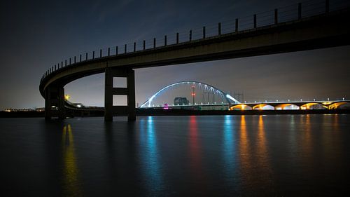 Nijmegen by night van Annet Oldenkamp