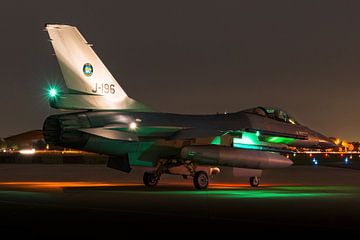 F-16 is klaar voor nachtvlucht van KC Photography