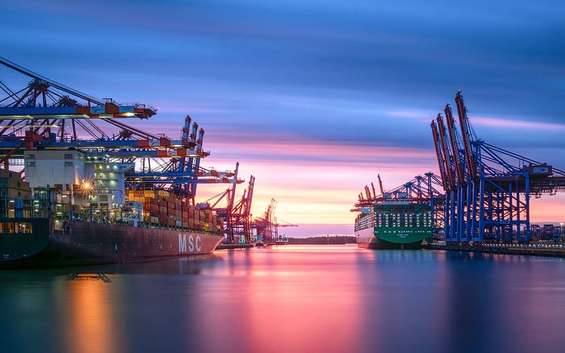 Sunset in Hamburg harbour by Nils Steiner
