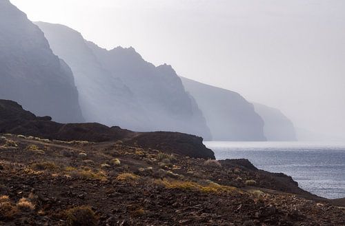 Op ontdekkingstocht langs de majestueuze kliffen van de Reuzen op Tenerife, Spanje U