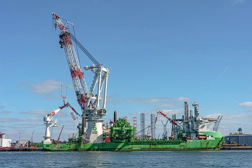 Das Installationsschiff „Orion“ von DEME. von Jaap van den Berg