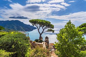 Blick auf Ravello an der Amalfiküste in Italien