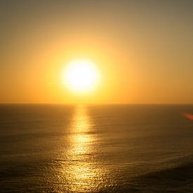 Sunset Uluwatu Temple on Bali van Jeroen Smit