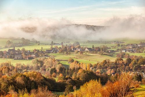 Herfstkleuren en mistflarden op de grens met Zuid-Limburg
