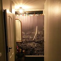 Klantfoto: Nachtpanorama skyline Rotterdam in zwart-wit van PJS foto, als naadloos behang